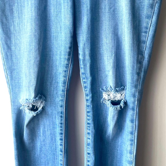 Levi’s  women’s regular fit - Picture 8 of 9